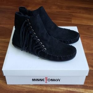 New MINNETONKA women's willow boots